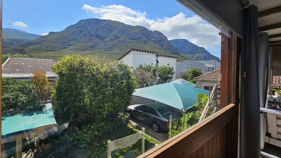 5 Bedroom Property for Sale in Voelklip Western Cape